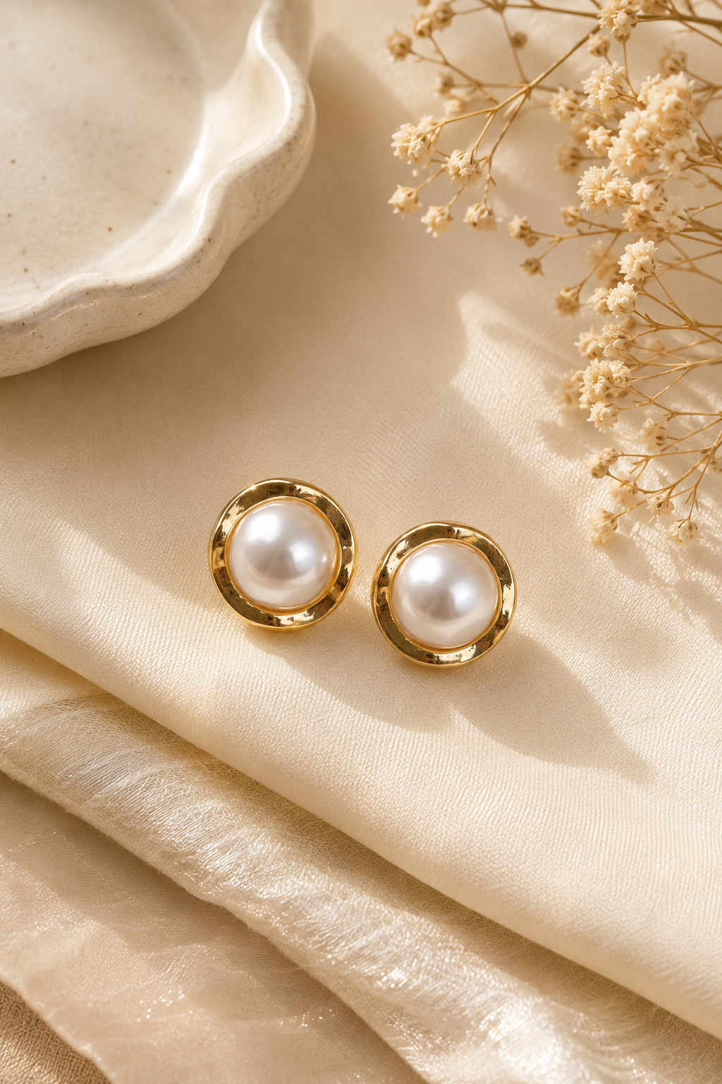 Anaïsa Pearl Dome Studs
