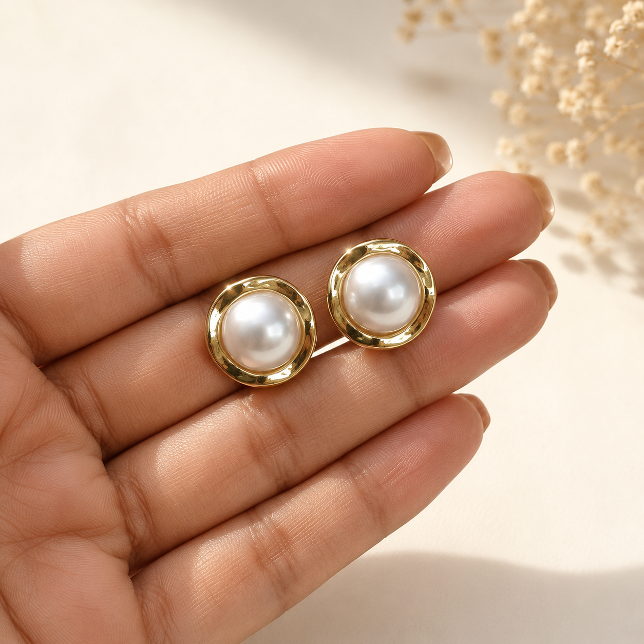 Anaïsa Pearl Dome Studs