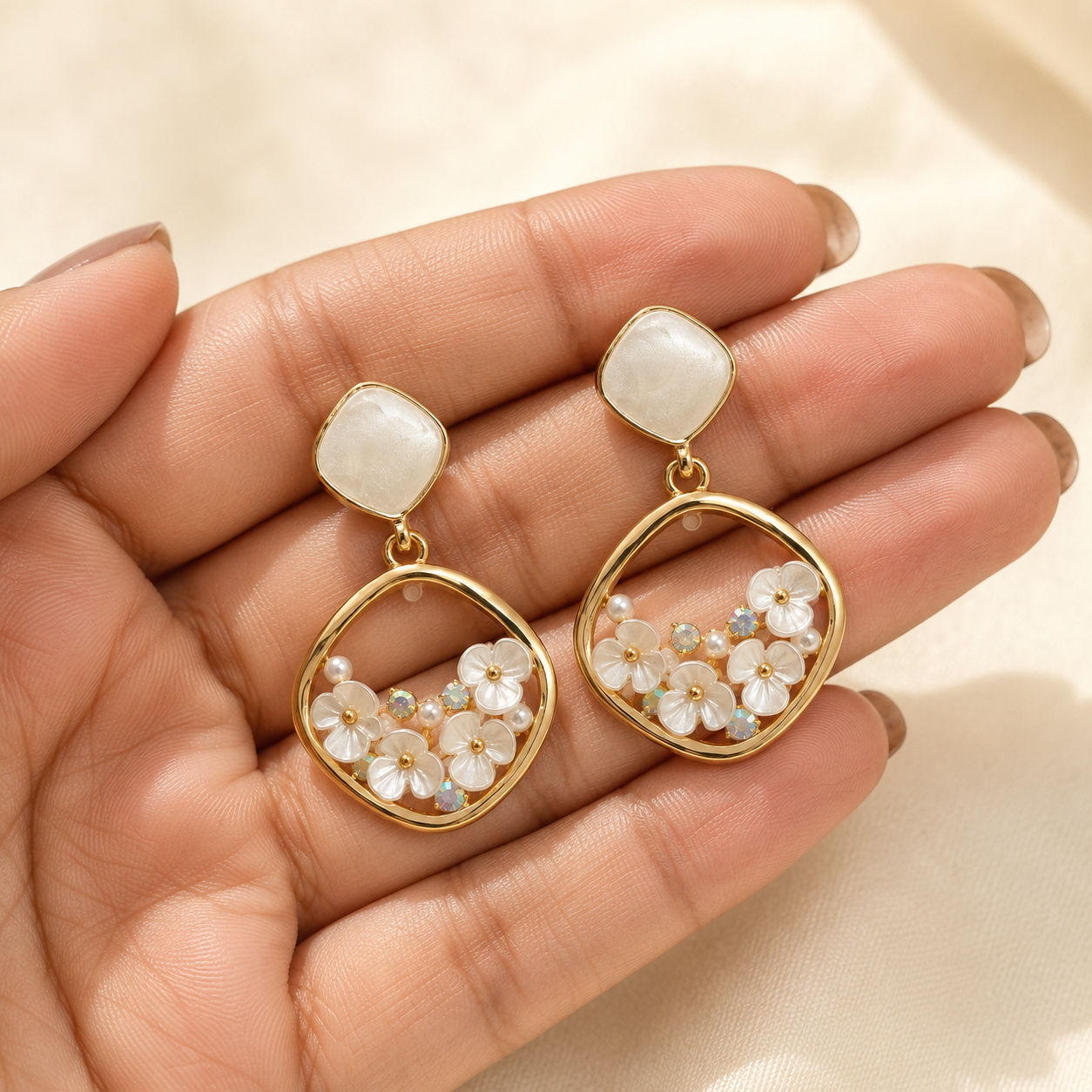Suha Floral Locket Drops