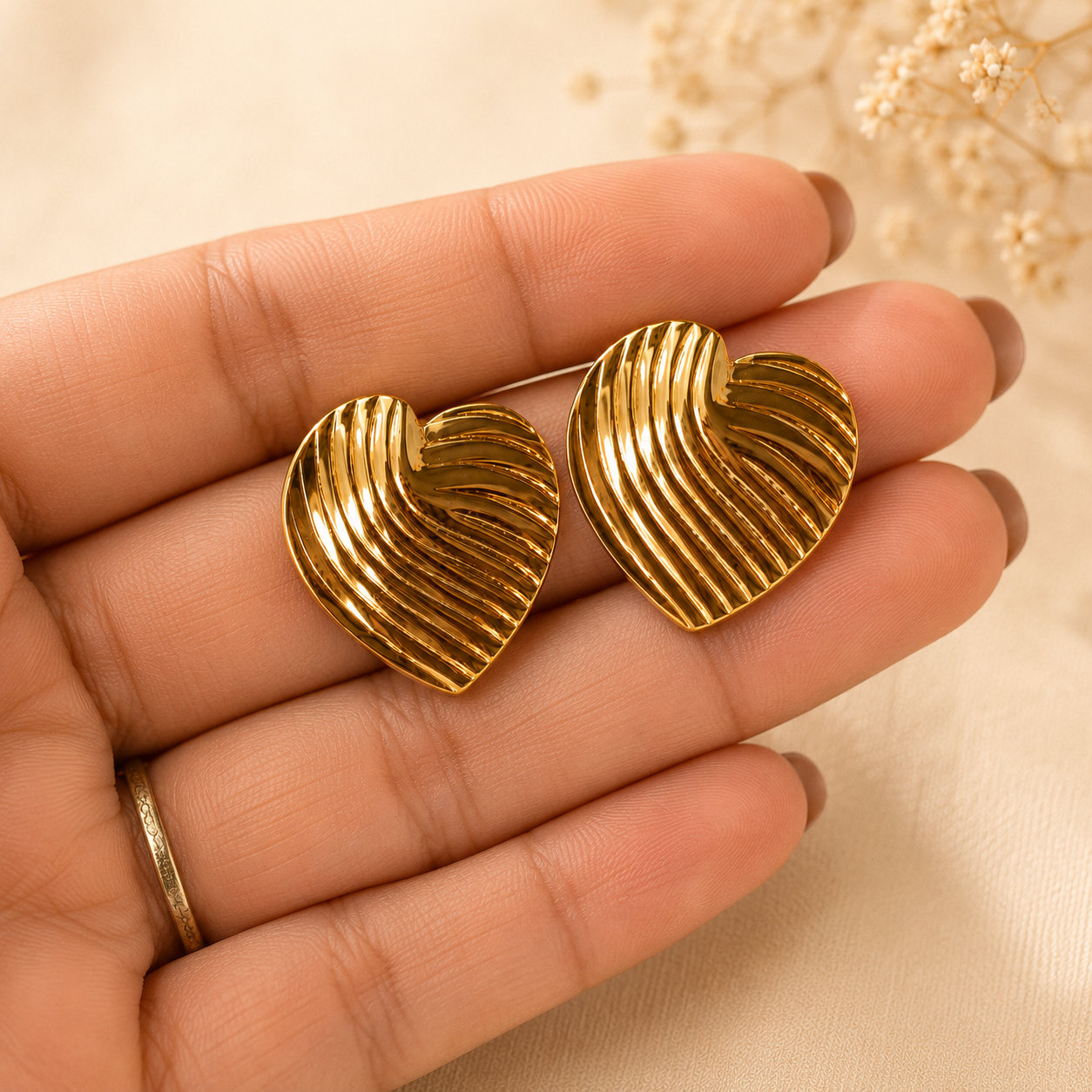 Amara Ribbed Heart Studs